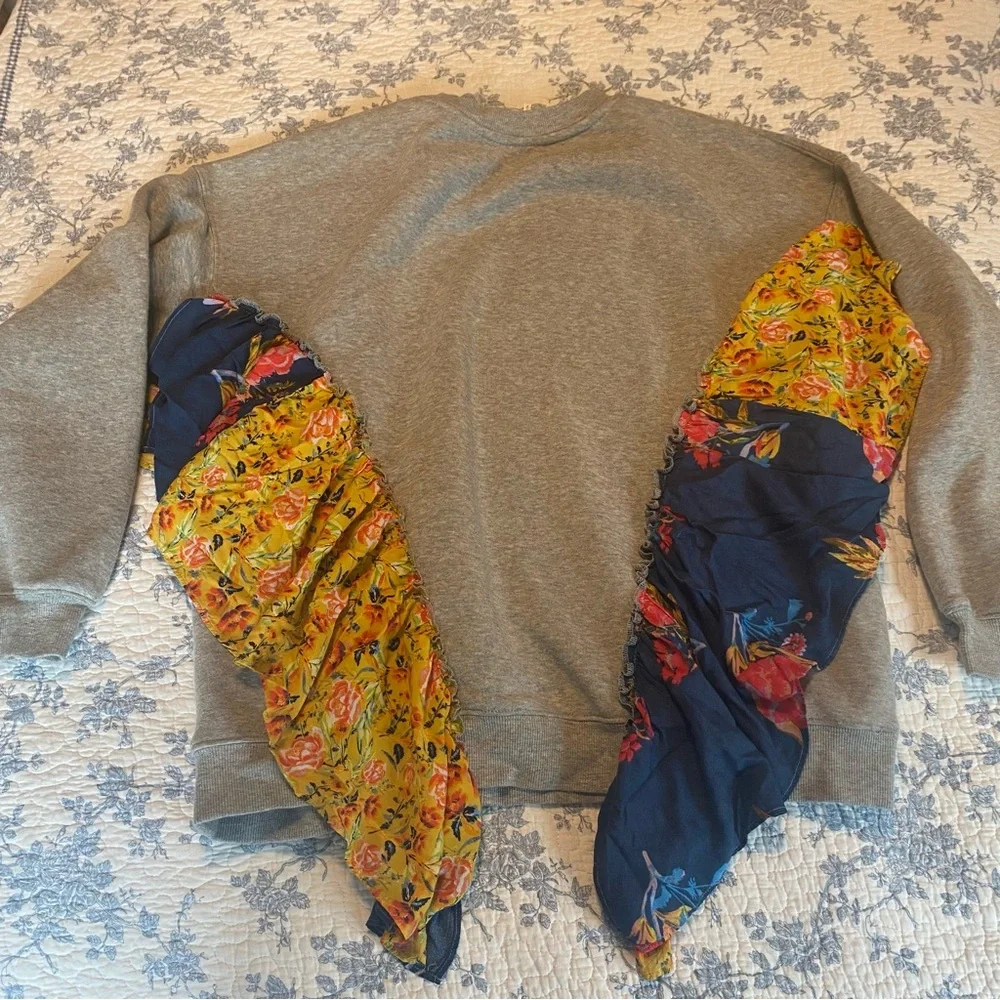 Free People She’s Just So Cute Oversized Floral Ruffle Sweatshirt Size Small - Picture 10 of 11